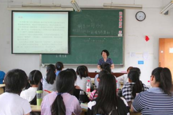 上海千羽鶴日(ri)本(ben)語_課堂環境照片